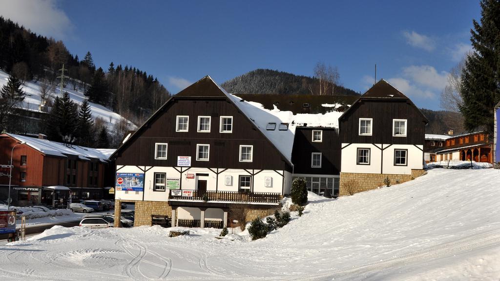 Hotel Hela Пец под Снескоу Екстер'єр фото